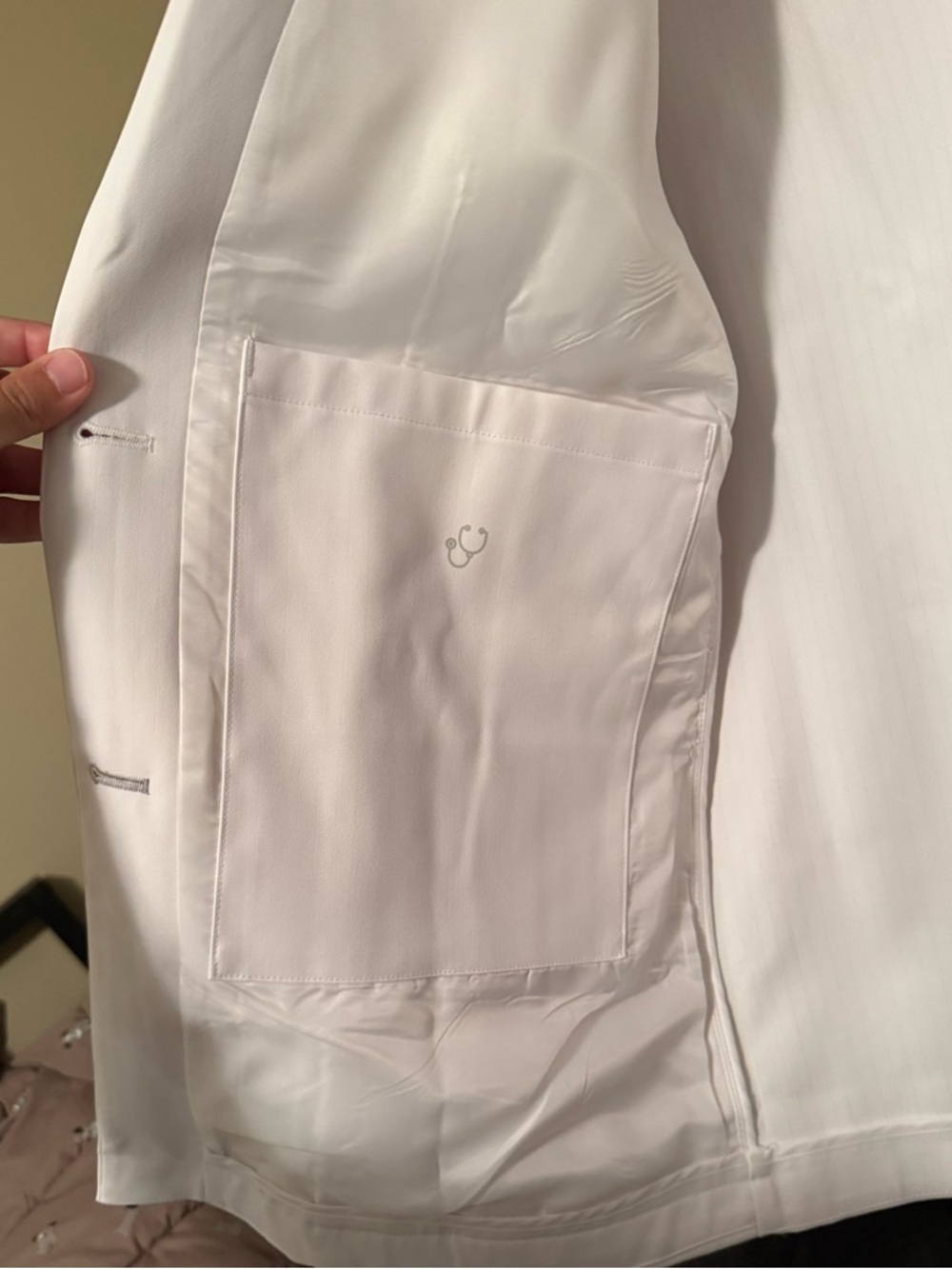 FIGS Women's White Coat (never worn) - Picture 6 of 8
